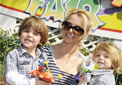 Britney Spears quan hệ vụng trộm với anh chồng ảnh 1