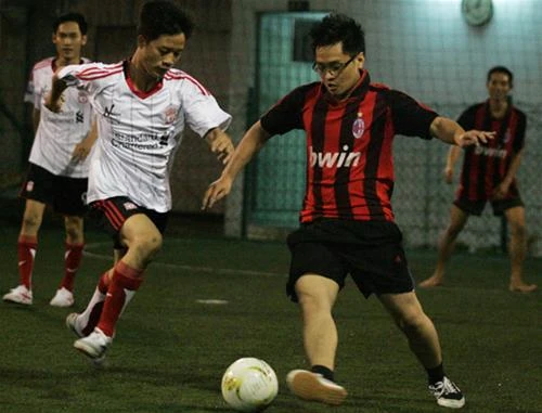 Đá bóng lúc 0g ảnh 2