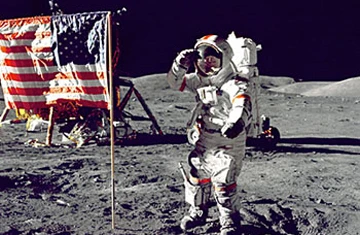 Bán trang viết về lần hạ cánh đầu tiên xuống mặt trăng với giá 152.000 USD ảnh 1