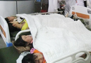 Hơn 200 công nhân cấp cứu vì ngộ độc ảnh 1 Hơn 200 công nhân cấp cứu vì ngộ độc ảnh 1