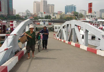Luyến tiếc chia tay một bến phà ảnh 2