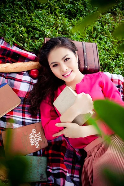 Vân Trang chỉ cười trước tin đồn yêu Victor Vũ ảnh 1