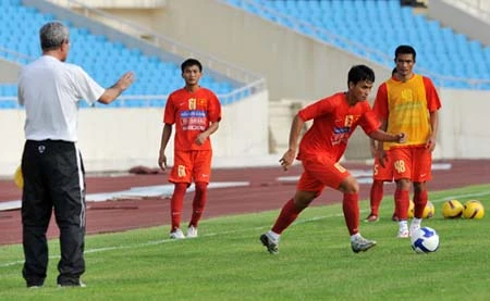 Chùm ảnh: Ngày làm việc cật lực của thầy Tô ảnh 3