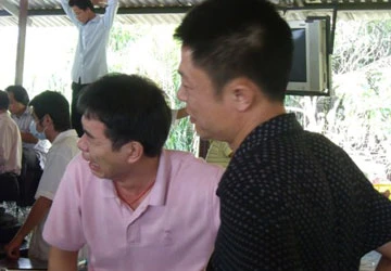 Vụ chìm tàu Dìn Ký: "Nhà tôi không còn đủ người chít khăn tang" ảnh 3