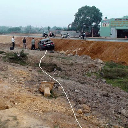 Chiếc xe Civic dính máu sau cuộc rượt đuổi ảnh 1