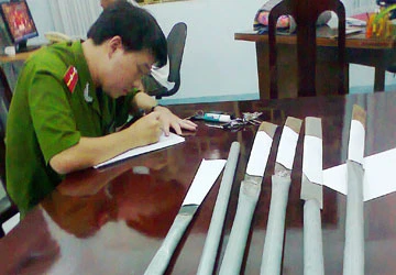 Tạm giữ 37 nghi can “đại náo” vũ trường ảnh 2