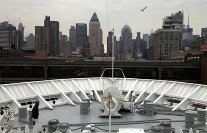 Hậu duệ Titanic cập cảng New York an toàn ảnh 1