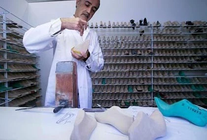 Xem giày nghìn đô được làm ra thế nào? ảnh 9