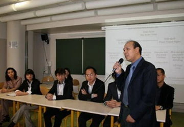 Hội sinh viên Việt Nam tại Paris tổ chức đại hội ảnh 1