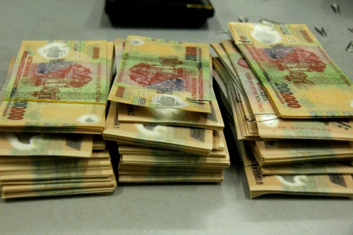 Xuất hiện tiền polymer 200.000 đồng được làm giả tinh vi ảnh 1