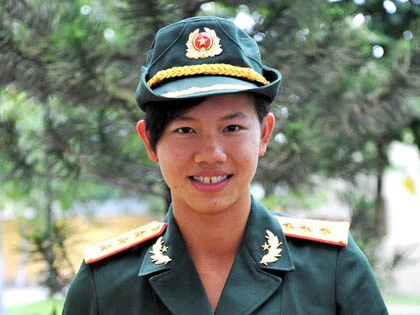 Kình ngư Ánh Viên được phong quân hàm Thượng úy ảnh 1