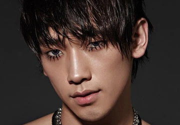 Rain bị phụ nữ tâm thần bắt vạ ảnh 1