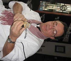 Đầu bếp người Pháp Didier Corlou say sưa khi nói về các món ăn Việt.