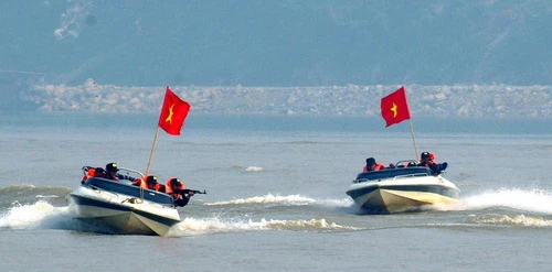 Diễn tập chống khủng bố trên sông Hồng ảnh 14