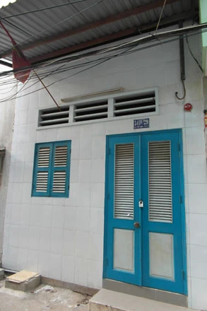 Hết tiền, hết sạch người thân ảnh 2