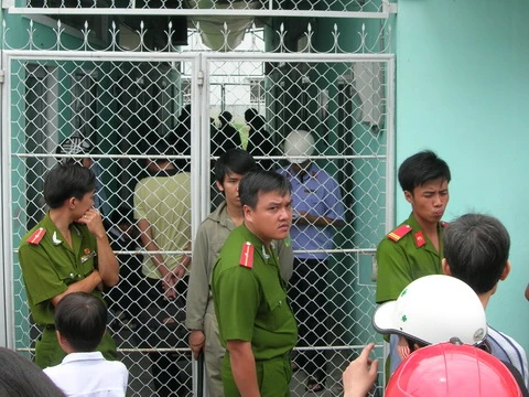 Sát hại vợ, đâm trọng thương chủ nhà trọ ảnh 1