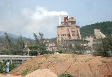 Môi trường ô nhiễm, nước mưa đen như nước sình ảnh 1 Môi trường ô nhiễm, nước mưa đen như nước sình ảnh 1