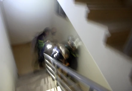 Cận cảnh cứu người ở chung cư Hà Nội bị hoả hoạn ảnh 14 Cận cảnh cứu người ở chung cư Hà Nội bị hoả hoạn ảnh 14