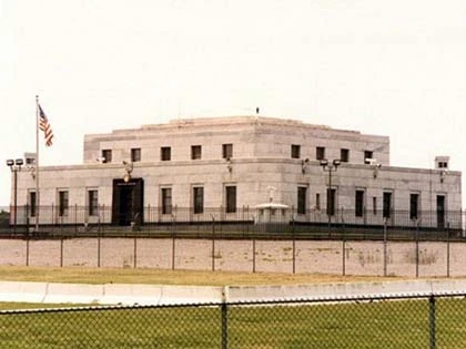 Thâm nhập kho vàng Fort Knox ảnh 1