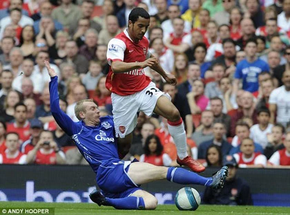 Đến lượt Walcott muốn rời Arsenal: “Cái chết” được báo trước ảnh 1