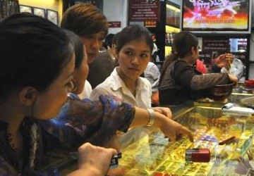 Giá vàng chạm 28 triệu đồng khi thế giới lập đỉnh ảnh 1