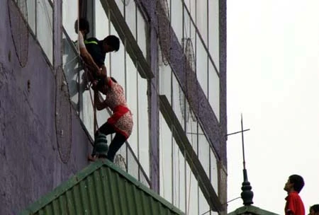 Nhà hàng 14 tầng bốc khói, nhân viên hoảng loạn ảnh 7