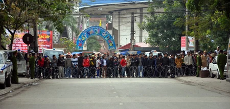 Chùm ảnh: Xét xử sát thủ Lê Văn Luyện ảnh 25