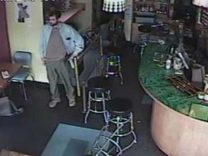 Xả súng trong quán café, 3 người chết ảnh 3