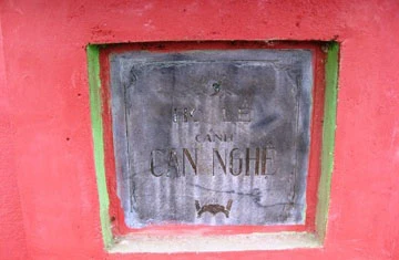 Xôn xao chuyện hình người đã khuất hiện về trên bia mộ ảnh 2