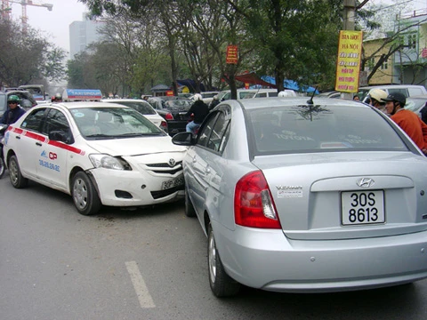 “Taxi điên” gây tai nạn liên hoàn ảnh 1