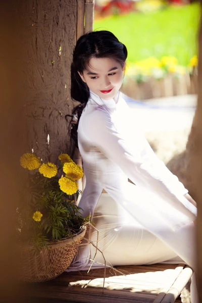 Ngọc Trinh - nàng thơ trong tà áo dài trắng ảnh 5