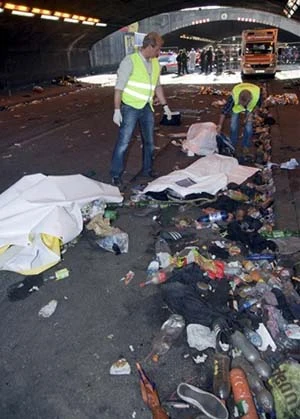 18 người chết vì bị giẫm đạp ở Đức ảnh 7