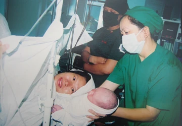 Bác sĩ Huỳnh Thị Trong: “Tôi lo bác sĩ thành thợ mổ” ảnh 1