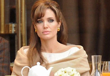 Độc giả phẫn nộ khi Angelina Jolie đóng vai nữ anh hùng ảnh 1 Độc giả phẫn nộ khi Angelina Jolie đóng vai nữ anh hùng ảnh 1