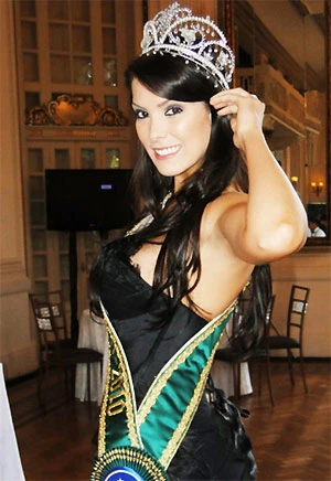 Pato tíu tít bên Hoa hậu Brazil ảnh 6