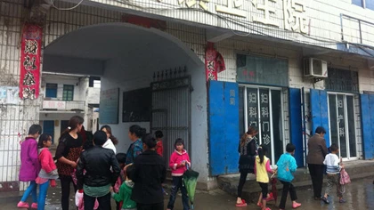 Trung Quốc bắt thầy giáo lạm dụng tình dục nữ sinh tiểu học ảnh 1