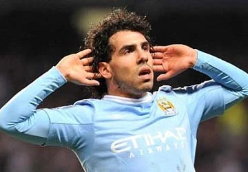 Tevez mua hàng chục tivi tặng nhân viên Man City ảnh 1