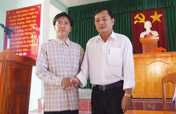 Và đại diện TAND tỉnh Tây Ninh tại buổi xin lỗi anh Hùng. Và đại diện TAND tỉnh Tây Ninh tại buổi xin lỗi anh Hùng.