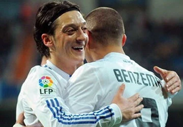 Ronaldo lại bị chấn thương sau trận derby Madrid ảnh 1