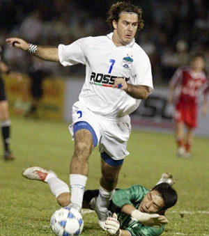 Nghĩ từ “phong trào” nhập tịch cầu thủ ngoại: Lợi và hại ảnh 1