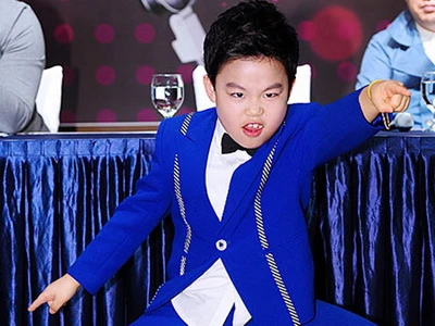 “Tiểu Psy” bị bắt nạt vì có mẹ là người Việt Nam ảnh 1