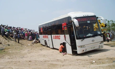 Xe khách Hoàng Long cán chết người, hành khách hú vía ảnh 2