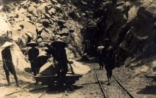 Trắc trở Sài Gòn - Hà Nội ảnh 1