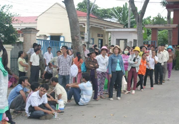 Đường về của người được đặc xá - Bài 2: “Mẹ ơi, mau về với con!” ảnh 1