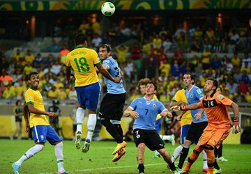 Bị tố “đóng kịch” nhưng Neymar vẫn thực hiện hai đường chuyền quyết định ảnh 1 Bị tố “đóng kịch” nhưng Neymar vẫn thực hiện hai đường chuyền quyết định ảnh 1