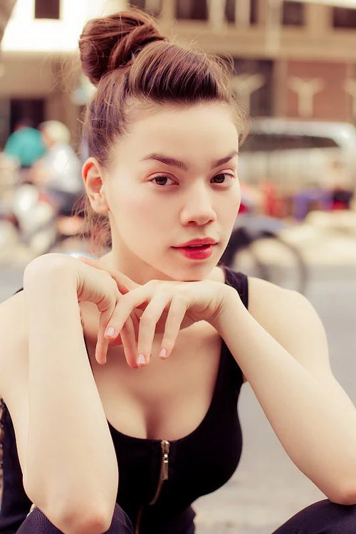 Những vòng 1 siêu đẹp của các bà mẹ một con showbiz Việt ảnh 2