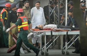 Taliban tấn công thánh đường, bắt 1.500 con tin ảnh 1