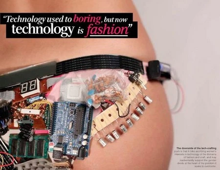 "Nóng bỏng" bộ bikini làm từ… linh kiện máy tính ảnh 5