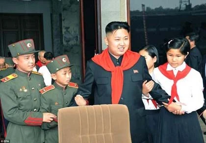 Đội viên bật khóc khi gặp Kim Jong Un ảnh 3