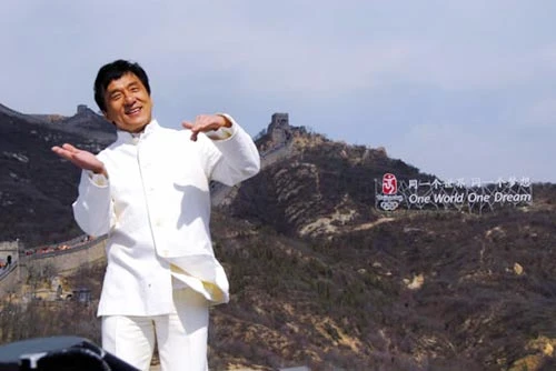 Thành Long trong video clip Beijing welcomes you.